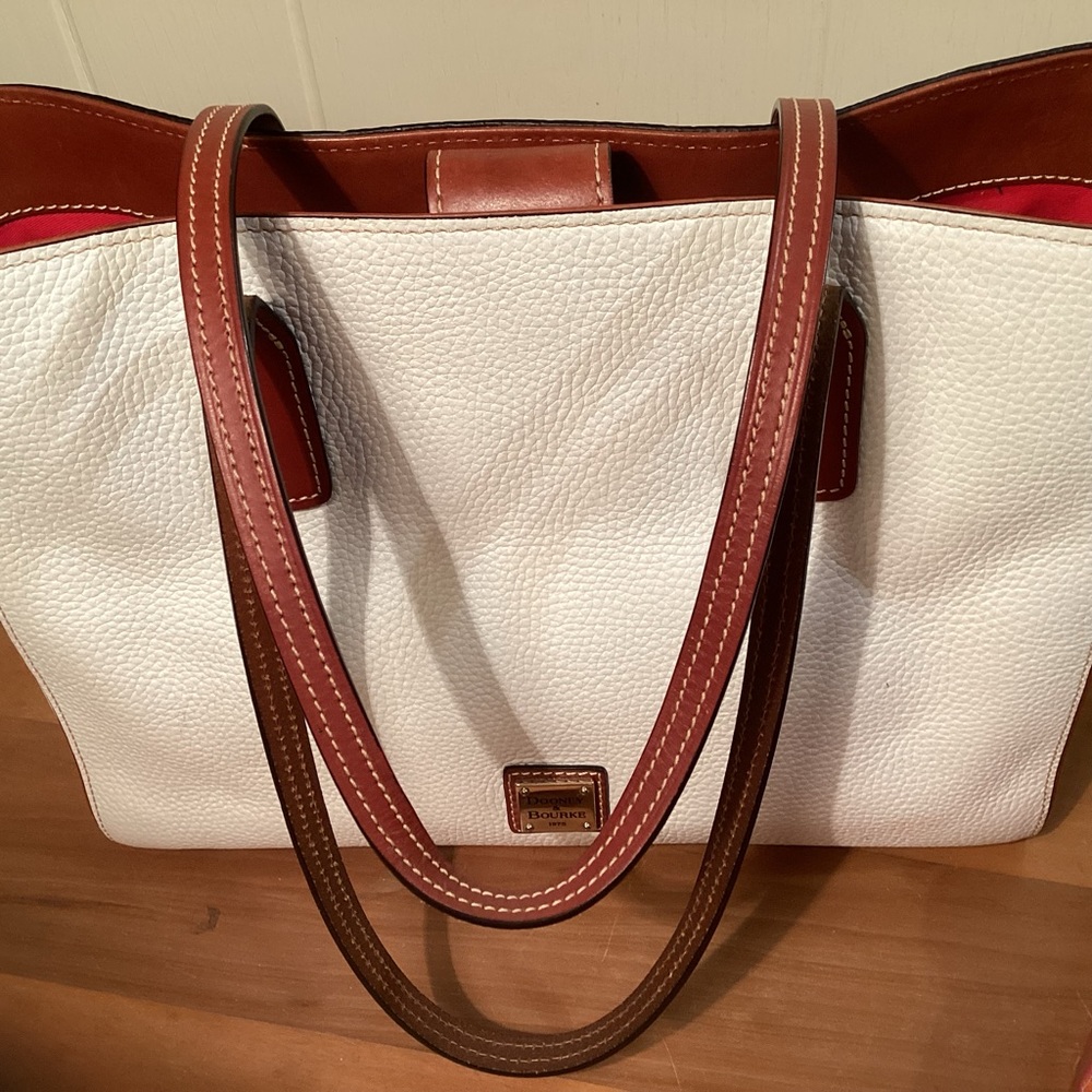 Dooney &  Bourke white leather large tote.  Exc. condition. - Picture 10 of 12